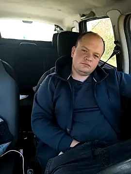 Snapshot of Dimka132 chatting on 10/26/25, 08:42 Dimka132 online show from 10/26/25, 08:42