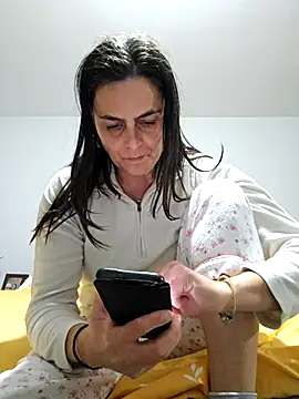 IsabelleCraft online show from 11/17/25, 08:58