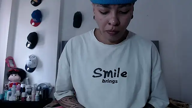 dulce maria x online show from 10/22/25, 04:18