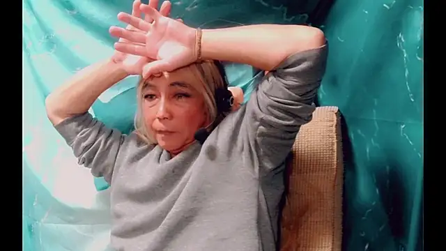 Snapshot of DLPnaoki8 chatting on 11/18/25, 02:10 DLPnaoki8 online show from 11/18/25, 02:10