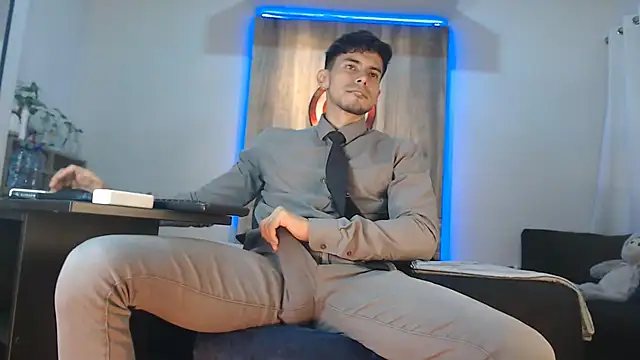 Andrew 4  online show from 11/07/25, 04:12