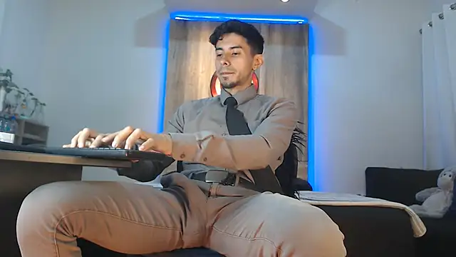 Andrew 4  online show from 11/08/25, 04:34