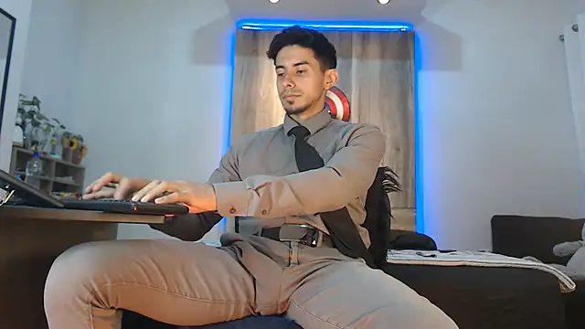 Andrew 4  online show from 11/11/25, 02:33