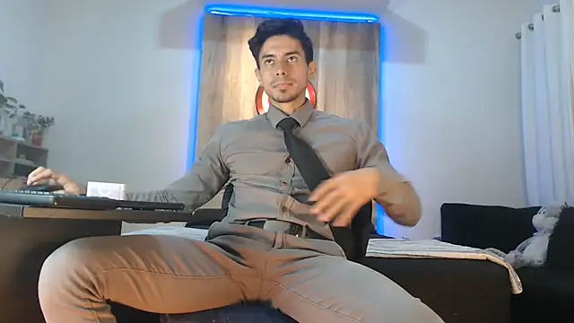 Andrew 4  online show from 11/22/25, 03:16