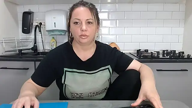 erikaerika online show from 12/11/24, 09:52