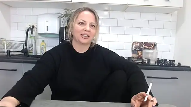 erikaerika online show from 12/18/24, 08:09