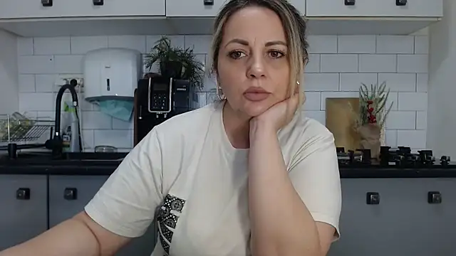 erikaerika online show from 01/05/25, 01:04
