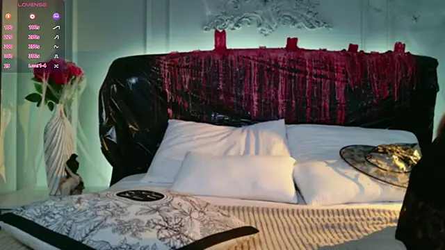 Snapshot of Eille_Elfie chatting on 10/21/25, 05:52 Eille Elfie online show from 10/21/25, 05:52