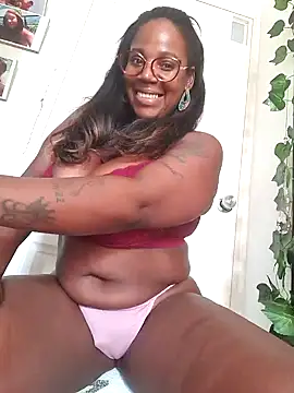 Snapshot of Adrilovechocolate chatting on 12/11/24, 08:50 Adrilovechocolate online show from 12/11/24, 08:50