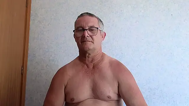 Snapshot of bigballnz chatting on 02/05/25, 05:20 bigballnz online show from 02/05/25, 05:20