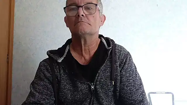 Snapshot of bigballnz chatting on 02/06/25, 12:43 bigballnz online show from 02/06/25, 12:43