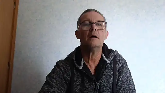 Snapshot of bigballnz chatting on 02/09/25, 05:19 bigballnz online show from 02/09/25, 05:19