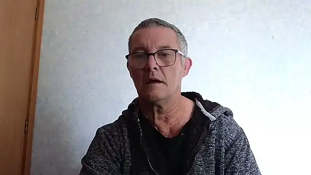 Snapshot of bigballnz chatting on 02/10/25, 12:30 bigballnz online show from 02/10/25, 12:30