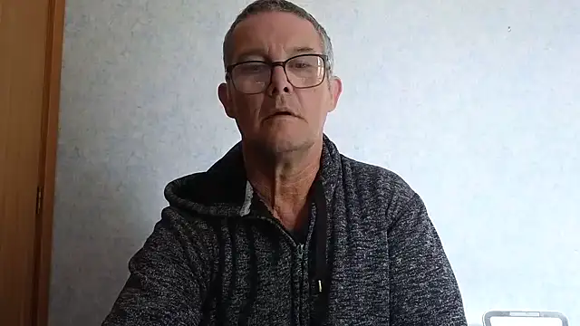 Snapshot of bigballnz chatting on 02/10/25, 04:52 bigballnz online show from 02/10/25, 04:52