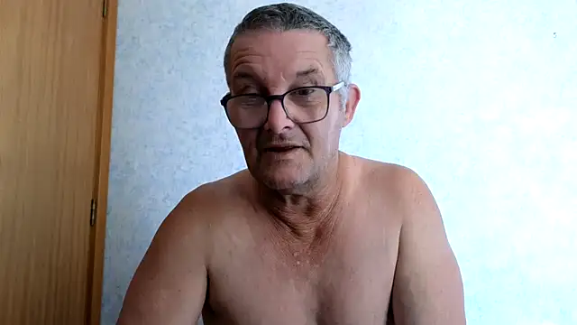 Snapshot of bigballnz chatting on 02/12/25, 03:51 bigballnz online show from 02/12/25, 03:51