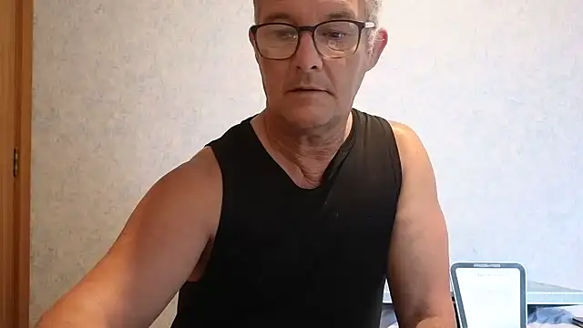 Snapshot of bigballnz chatting on 02/14/25, 06:29 bigballnz online show from 02/14/25, 06:29