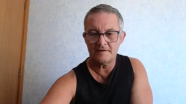 Snapshot of bigballnz chatting on 02/15/25, 04:47 bigballnz online show from 02/15/25, 04:47