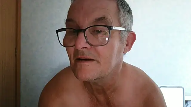 Snapshot of bigballnz chatting on 02/15/25, 07:49 bigballnz online show from 02/15/25, 07:49