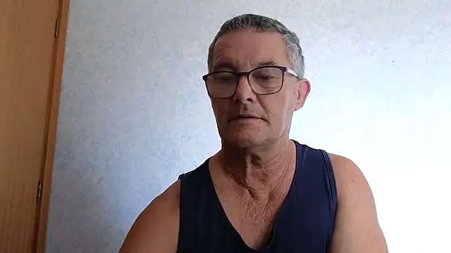 Snapshot of bigballnz chatting on 02/17/25, 10:03 bigballnz online show from 02/17/25, 10:03