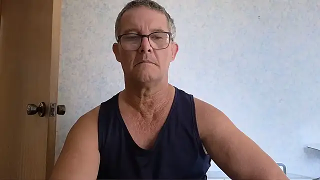 Snapshot of bigballnz chatting on 02/18/25, 04:37 bigballnz online show from 02/18/25, 04:37