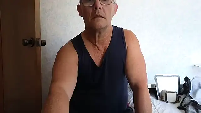 Snapshot of bigballnz chatting on 02/18/25, 06:58 bigballnz online show from 02/18/25, 06:58