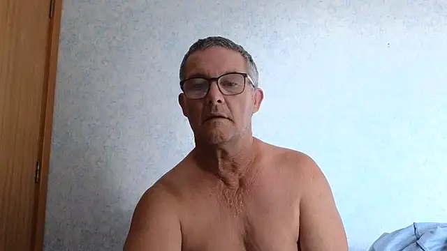 Snapshot of bigballnz chatting on 02/19/25, 06:44 bigballnz online show from 02/19/25, 06:44