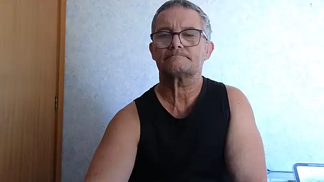 Snapshot of bigballnz chatting on 02/21/25, 01:44 bigballnz online show from 02/21/25, 01:44