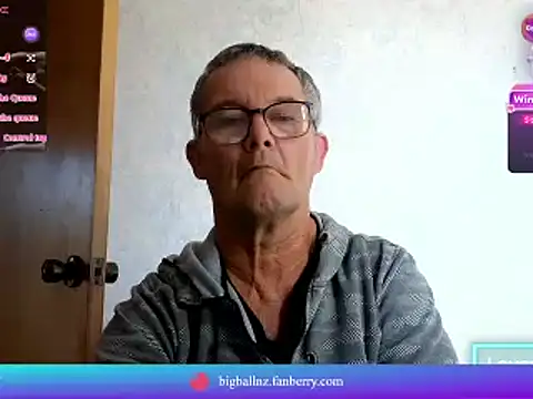 Snapshot of bigballnz chatting on 02/25/25, 04:03 bigballnz online show from 02/25/25, 04:03