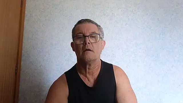 Snapshot of bigballnz chatting on 02/27/25, 11:26 bigballnz online show from 02/27/25, 11:26