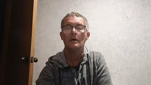 Snapshot of bigballnz chatting on 02/28/25, 05:48 bigballnz online show from 02/28/25, 05:48