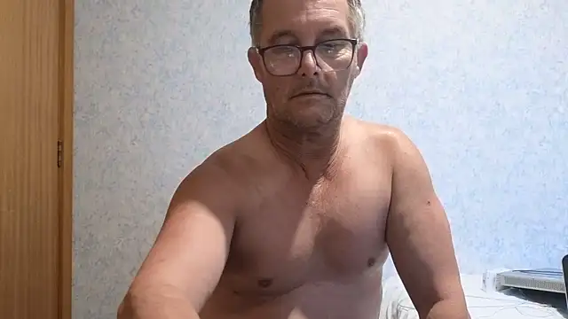Snapshot of bigballnz chatting on 03/03/25, 06:15 bigballnz online show from 03/03/25, 06:15