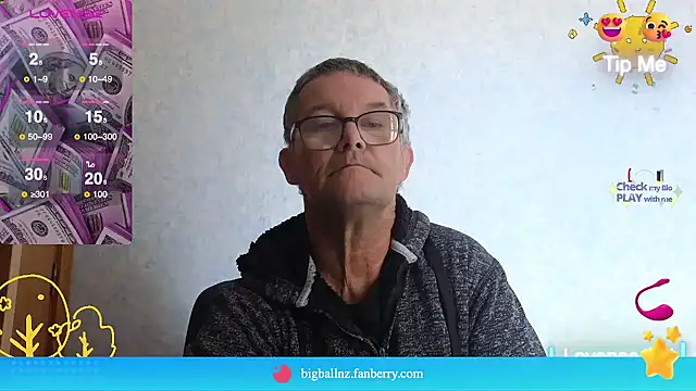 Snapshot of bigballnz chatting on 03/07/25, 10:32 bigballnz online show from 03/07/25, 10:32