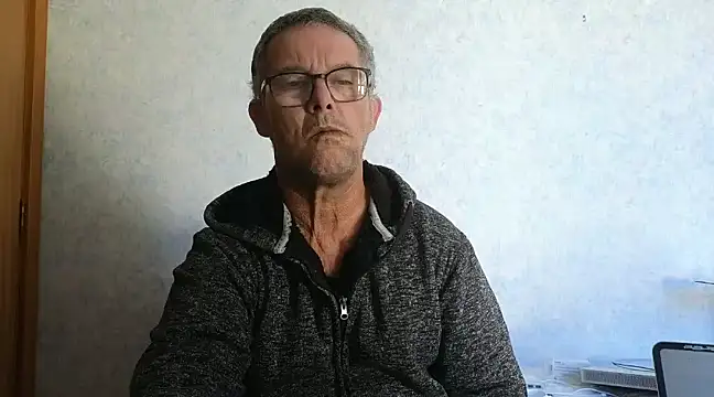 Snapshot of bigballnz chatting on 03/09/25, 11:25 bigballnz online show from 03/09/25, 11:25