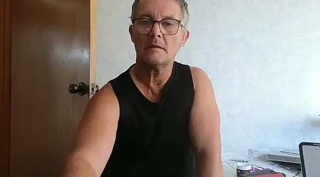 Snapshot of bigballnz chatting on 03/10/25, 05:54 bigballnz online show from 03/10/25, 05:54