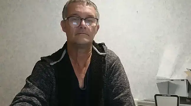 Snapshot of bigballnz chatting on 03/11/25, 08:31 bigballnz online show from 03/11/25, 08:31
