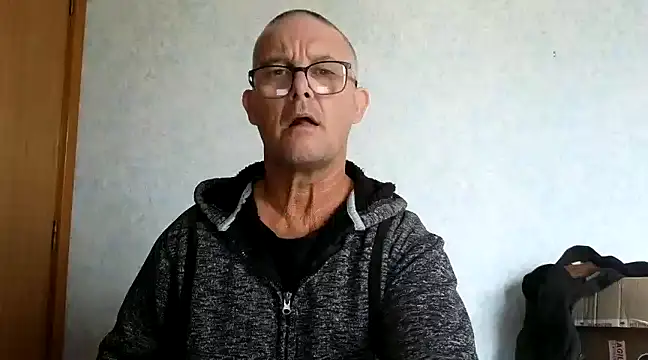 Snapshot of bigballnz chatting on 03/17/25, 11:54 bigballnz online show from 03/17/25, 11:54