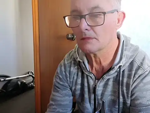 Snapshot of bigballnz chatting on 09/18/25, 08:55 bigballnz online show from 09/18/25, 08:55