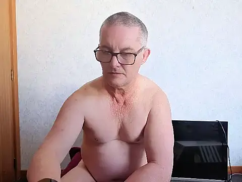 Snapshot of bigballnz chatting on 09/22/25, 09:28 bigballnz online show from 09/22/25, 09:28