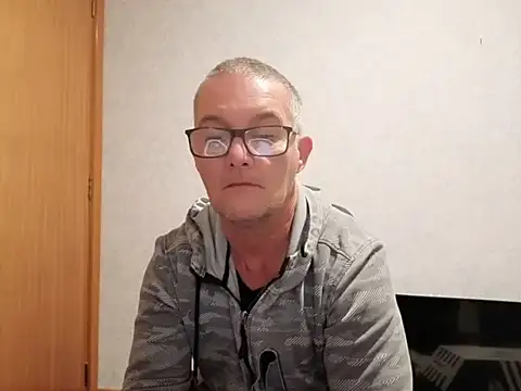 Snapshot of bigballnz chatting on 09/24/25, 08:28 bigballnz online show from 09/24/25, 08:28