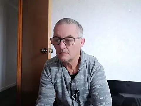 Snapshot of bigballnz chatting on 09/24/25, 08:56 bigballnz online show from 09/24/25, 08:56