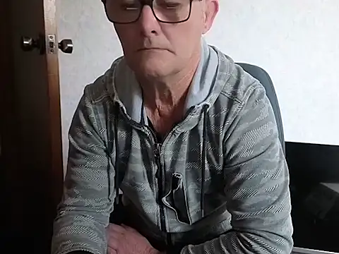 Snapshot of bigballnz chatting on 09/25/25, 08:23 bigballnz online show from 09/25/25, 08:23