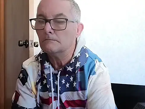 Snapshot of bigballnz chatting on 09/26/25, 08:35 bigballnz online show from 09/26/25, 08:35