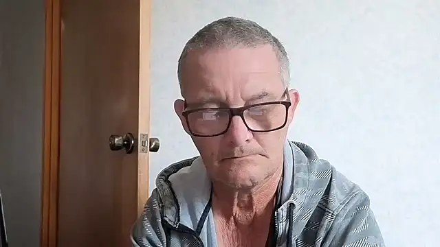 Snapshot of bigballnz chatting on 10/02/25, 03:24 bigballnz online show from 10/02/25, 03:24