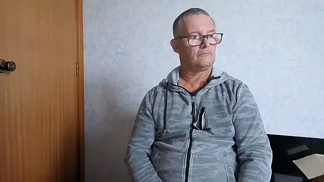 Snapshot of bigballnz chatting on 10/05/25, 12:42 bigballnz online show from 10/05/25, 12:42