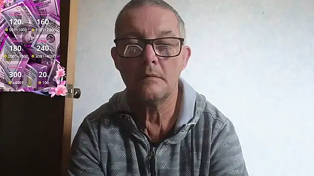 Snapshot of bigballnz chatting on 10/06/25, 07:55 bigballnz online show from 10/06/25, 07:55