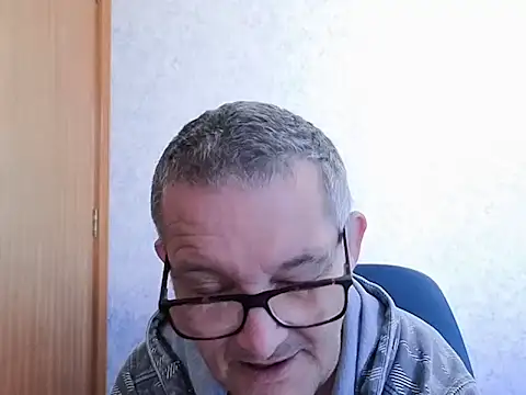 Snapshot of bigballnz chatting on 10/15/25, 07:36 bigballnz online show from 10/15/25, 07:36