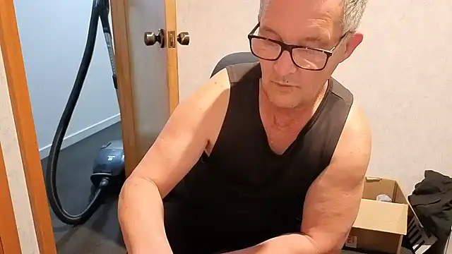 Snapshot of bigballnz chatting on 10/18/25, 09:10 bigballnz online show from 10/18/25, 09:10