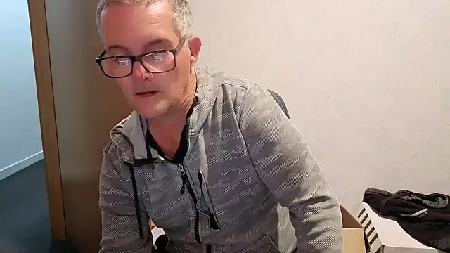 Snapshot of bigballnz chatting on 10/22/25, 07:30 bigballnz online show from 10/22/25, 07:30