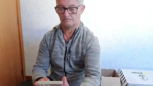 Snapshot of bigballnz chatting on 10/23/25, 07:34 bigballnz online show from 10/23/25, 07:34