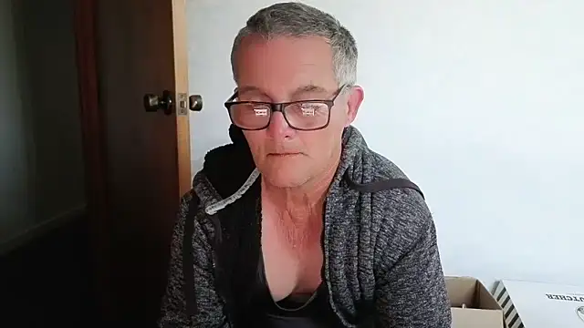 Snapshot of bigballnz chatting on 10/26/25, 07:03 bigballnz online show from 10/26/25, 07:03